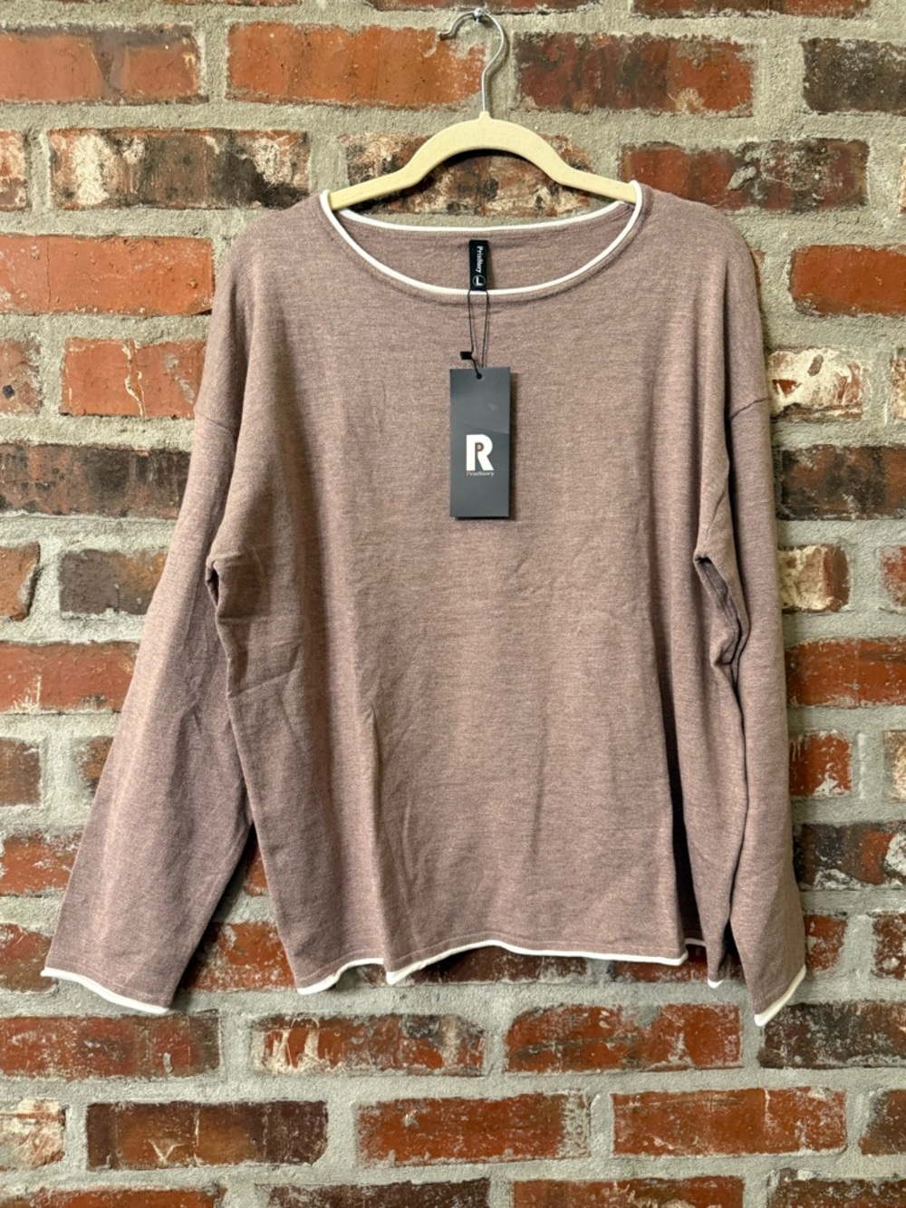 S41 - Lightweight Mauve Pullover with Contrast Trim